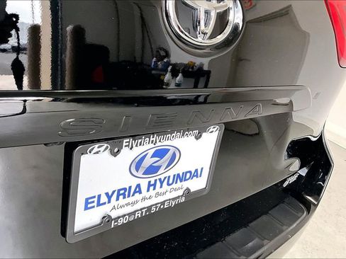 Used 2019 Toyota Sienna XLE w/ XLE Navigation Package FWD image 33