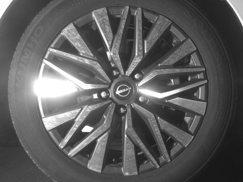 Used 2025 Nissan Altima 2.5 SV FWD image 13