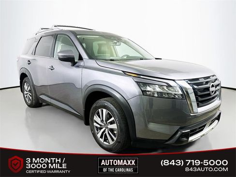 Used 2024 Nissan Pathfinder SL FWD image 1