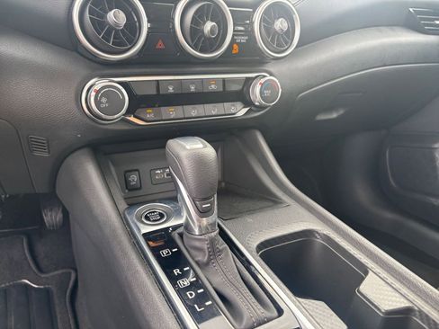 Used 2025 Nissan Sentra SV image 39