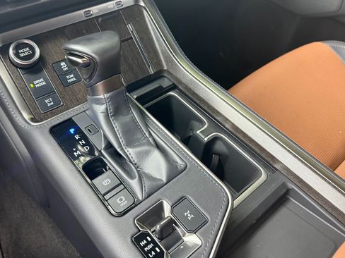Used 2025 Lexus GX 550 w/ Accessory Package (2T) AWD/4WD image 34