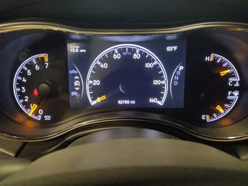 Used 2020 Jeep Grand Cherokee Laredo w/ Laredo X Package RWD image 23