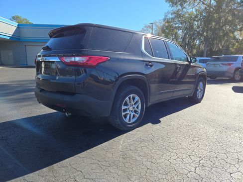 Used 2021 Chevrolet Traverse LS image 4
