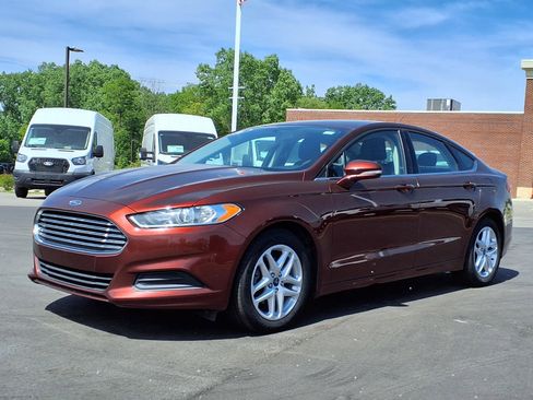 Used 2016 Ford Fusion SE FWD image 1