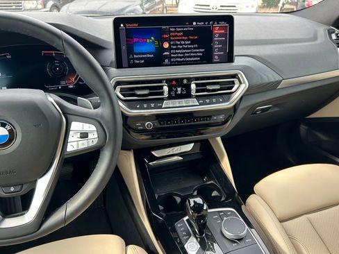 Used 2025 BMW X4 xDrive30i AWD/4WD image 19