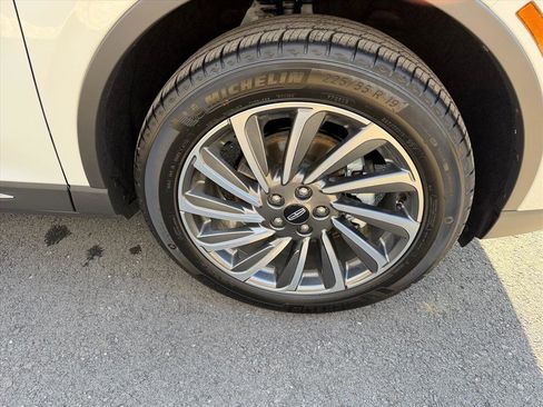 New 2026 Lincoln Corsair Reserve image 9