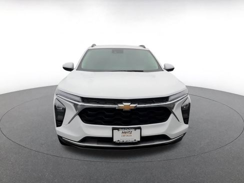 Used 2025 Chevrolet Trax LT image 4