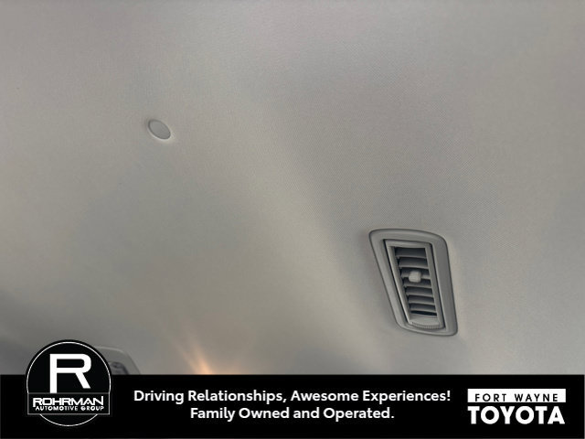 Used 2022 Toyota Highlander XLE FWD image 10