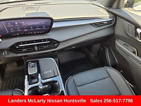 Used 2026 Buick Enclave Sport Touring w/ Power Package FWD image 17