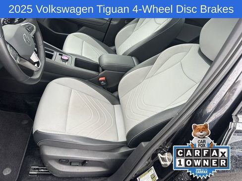 Used 2025 Volkswagen Tiguan SE R-Line image 19