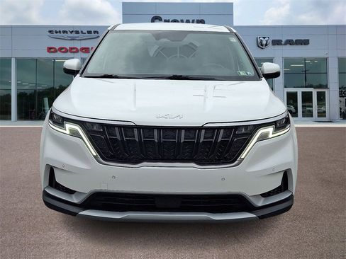 Used 2024 Kia Carnival EX image 2