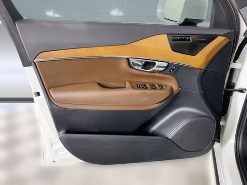 Used 2022 Volvo XC90 T6 Momentum w/ Advanced Package image 19