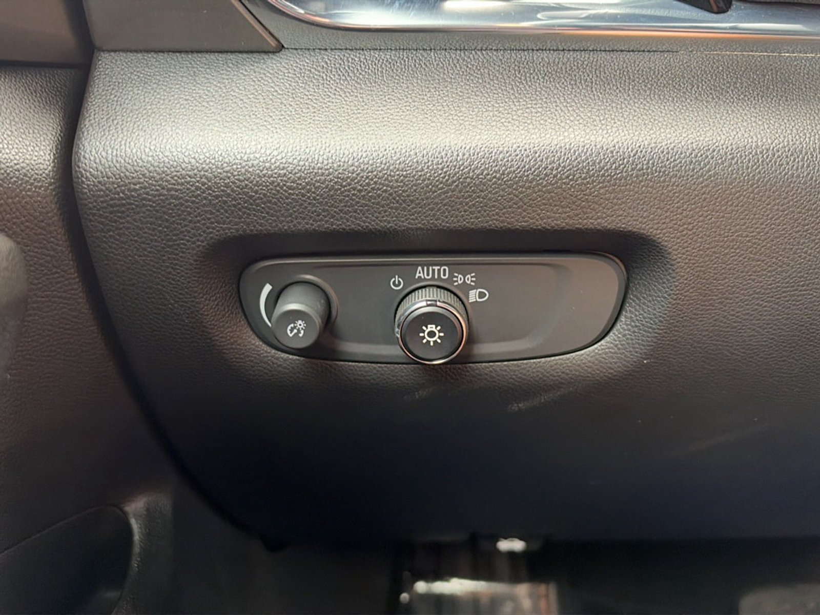 Used 2023 Chevrolet Traverse LT FWD image 31