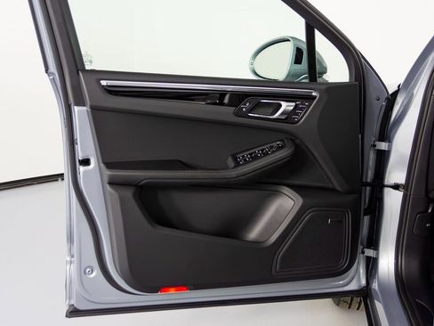 New 2026 Porsche Macan image 13