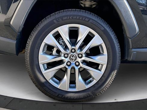 Used 2022 Toyota RAV4 XLE Premium image 35