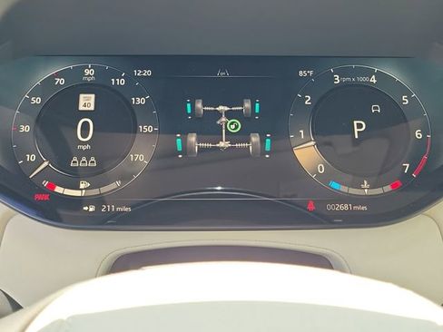 Used 2025 Land Rover Range Rover SE AWD/4WD image 7