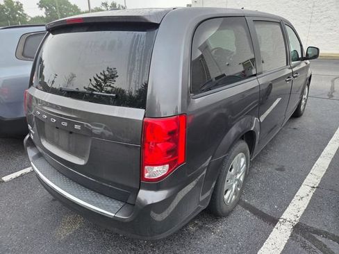 Used 2018 Dodge Grand Caravan SE w/ UConnect Hands-Free Group FWD image 5