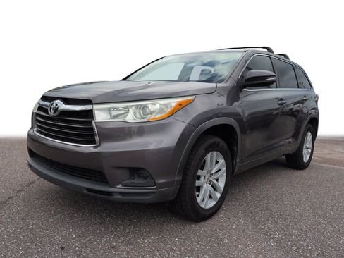 Used 2014 Toyota Highlander LE FWD image 1