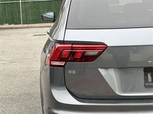 Certified 2022 Volkswagen Tiguan SE R-Line image 12