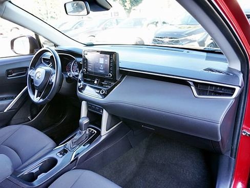 Used 2022 Toyota Corolla Cross LE FWD image 11