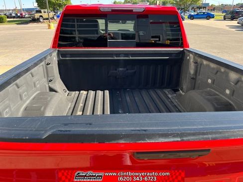Used 2022 Chevrolet Silverado 1500 LT Trail Boss w/ LT Trail Boss Premium Package AWD/4WD image 19