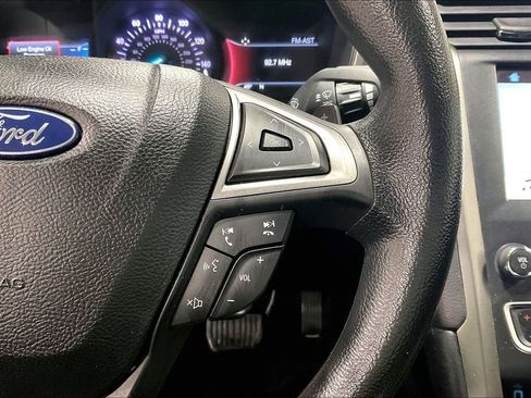 Used 2018 Ford Fusion SE w/ Fusion SE Technology Package image 24