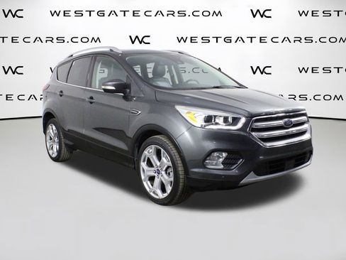 Used 2019 Ford Escape Titanium image 2