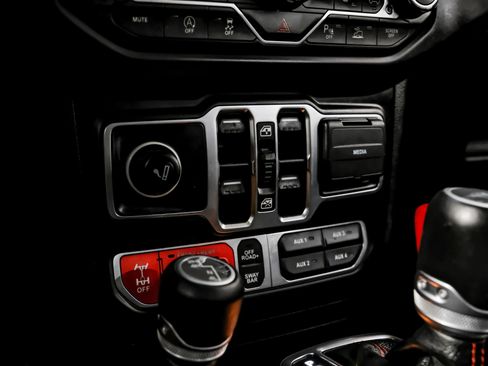 Used 2020 Jeep Gladiator Rubicon w/ Dual Top Group AWD/4WD image 31