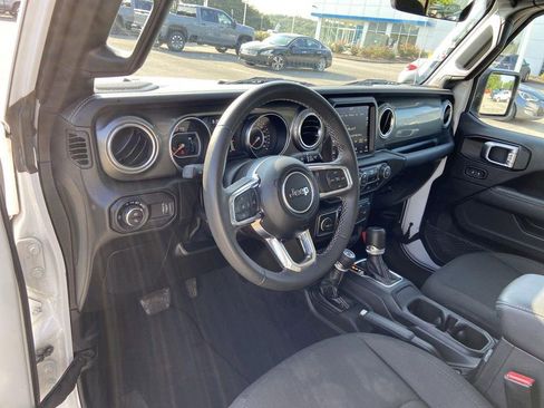 Used 2023 Jeep Gladiator Overland image 10