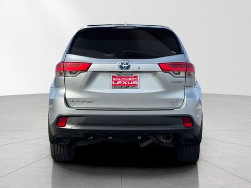 Used 2019 Toyota Highlander XLE AWD/4WD image 5