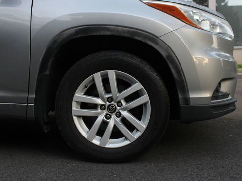 Used 2016 Toyota Highlander LE image 4