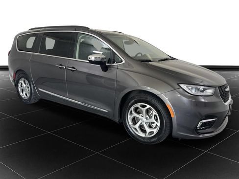 Used 2023 Chrysler Pacifica Limited FWD image 7