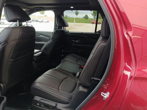 Used 2025 Honda Pilot Black Edition image 8