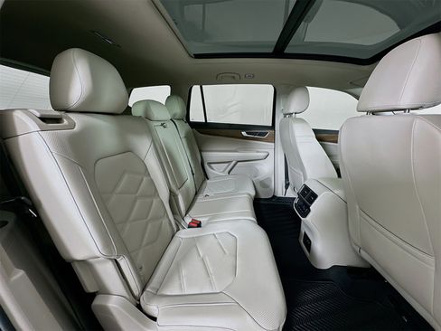 Used 2024 Volkswagen Atlas SE image 30