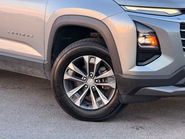 Used 2026 Chevrolet Equinox LT w/ Convenience Package II FWD image 2