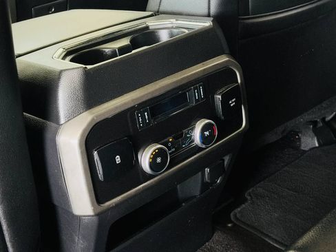Used 2020 Ford Expedition XLT w/ Equipment Group 202A AWD/4WD image 34