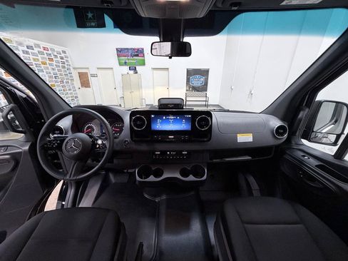 Used 2025 Mercedes-Benz Sprinter 2500 image 26