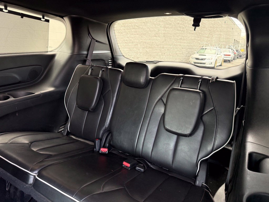 Used 2025 Chrysler Pacifica Limited FWD image 23