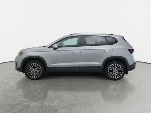Certified 2025 Volkswagen Taos SE FWD image 6