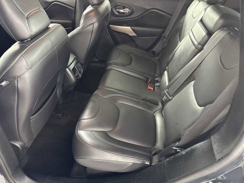 Used 2018 Jeep Cherokee Limited FWD image 23