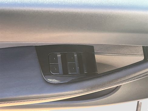 Used 2021 Tesla Model Y Performance image 18