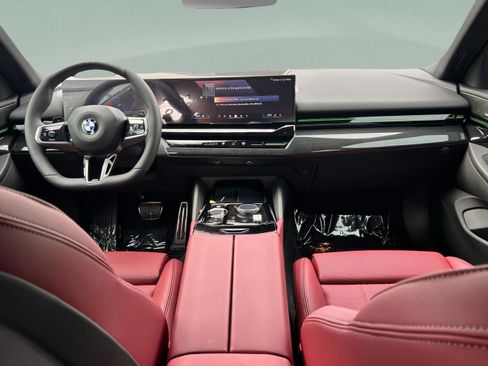 Used 2025 BMW 530i xDrive w/ M Sport Package image 9