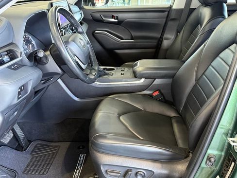Certified 2024 Toyota Highlander XLE image 20