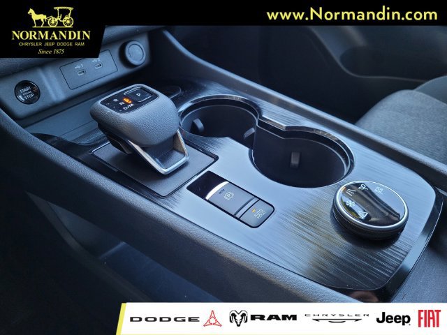 Used 2025 Nissan Rogue SV AWD/4WD image 12