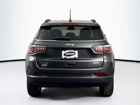 Used 2019 Jeep Compass Latitude w/ Cold Weather Group AWD/4WD image 10