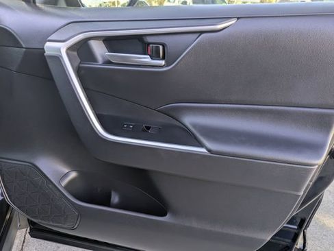 Used 2021 Toyota RAV4 XLE Premium image 35