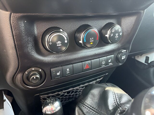 Used 2018 Jeep Wrangler Unlimited Sahara w/ Max Tow Package AWD/4WD image 19