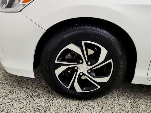 Used 2017 Honda Accord LX image 9