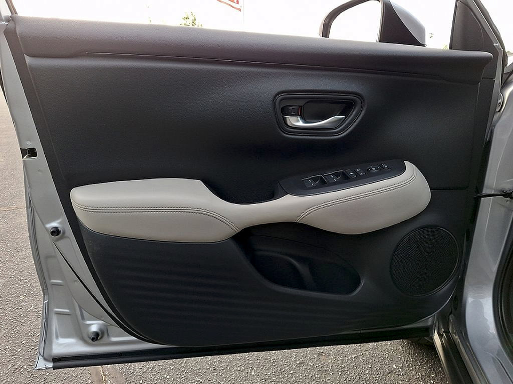 Used 2025 Honda HR-V LX image 12