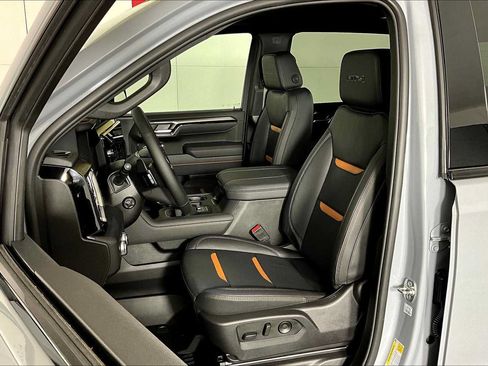 Used 2025 GMC Sierra 1500 AT4 w/ AT4 Premium Package AWD/4WD image 18